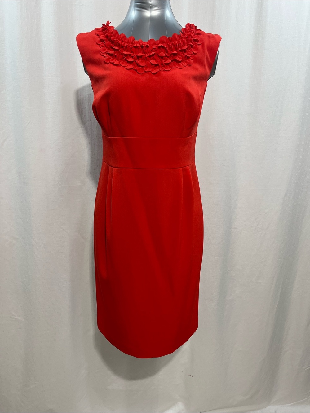 Sandra Darren Red Sleeveless Floral-Appliqué neckline Sheath Dress party 1647
